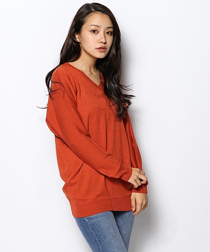 Vネックプルオーバー