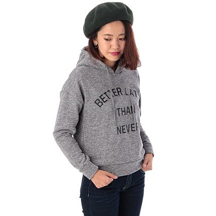 ロゴいりパーカプルオーバー