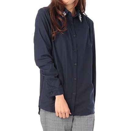 デザイン衿コットンシャツ