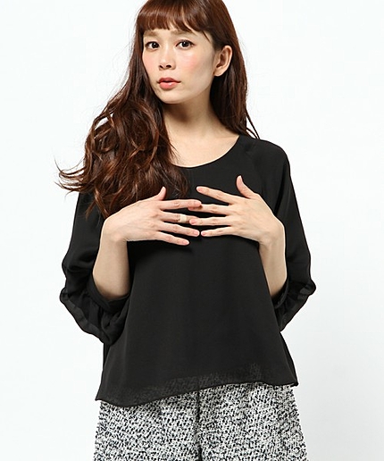 ボリュームスリーブブラウス