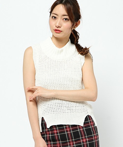 ハイネックノースリーブニット