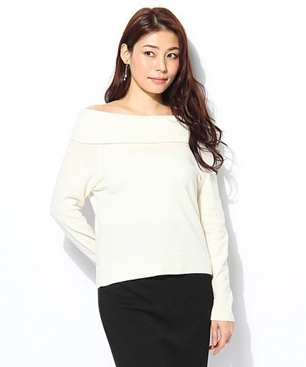 オフショルダートップ