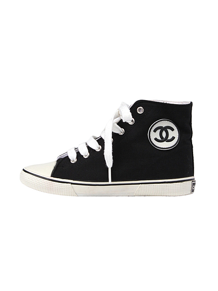 valveat 81Vintage Brand Shop “Qoo”Vintage  CHANEL スニーカー