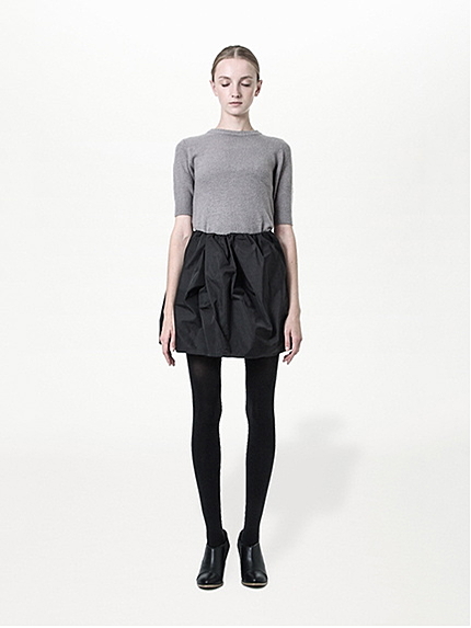 シンプルボリュームタックスカート