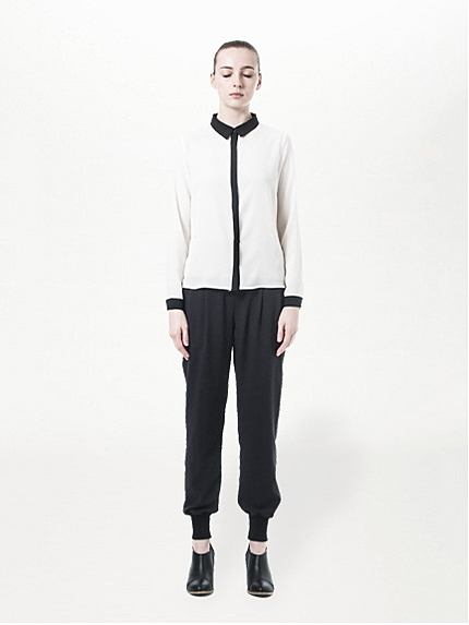 シンプル長袖シャツ