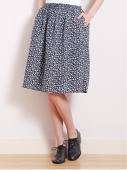 U小花柄ミディ丈スカート