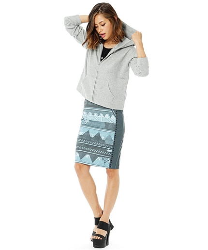 ショートシンプルパーカー