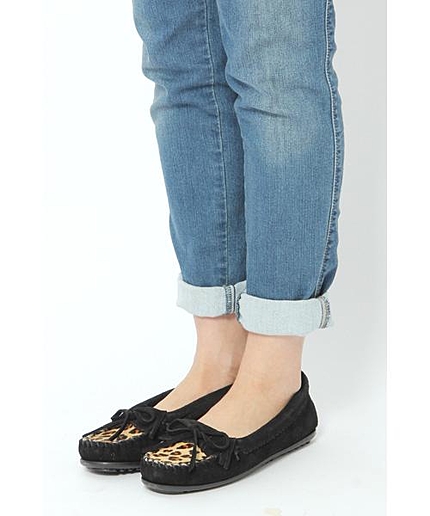 ミネトンカレオパードモカシン