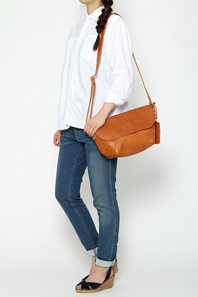 パス付きフラップショルダー