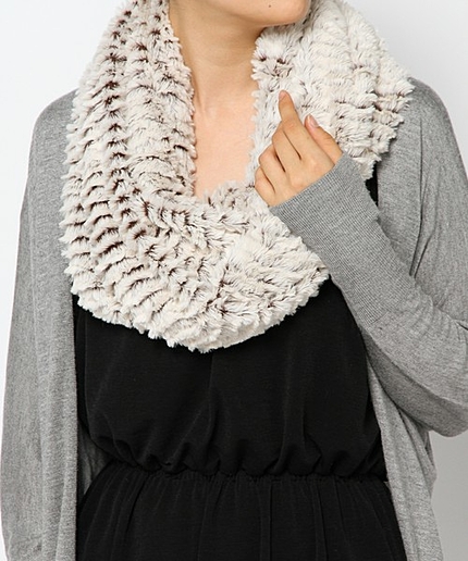 フェイクファースヌード