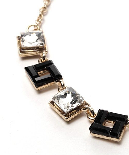 ビジュースクエアネックレス