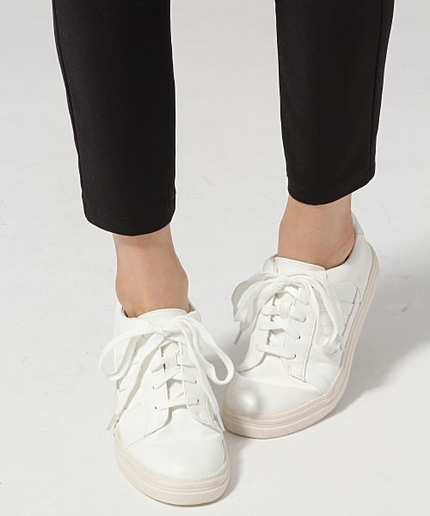 レースアップスニーカー