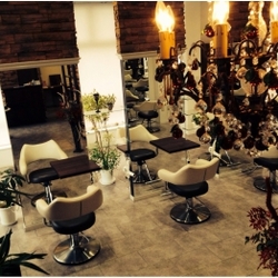 美容室　Ｆｅｅｌ luce　（フィールルーチェ）