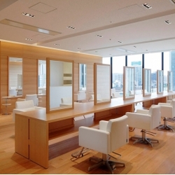 WHITE HOUSE　大阪店 【ホワイトハウス】