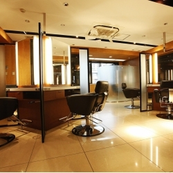 六本木美容室　西麻布店　ロッポンギビヨウシツ　ニシアザブテン