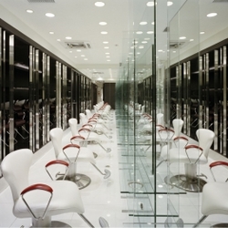 HAIR & MAKE EARTH　渋谷道玄坂店