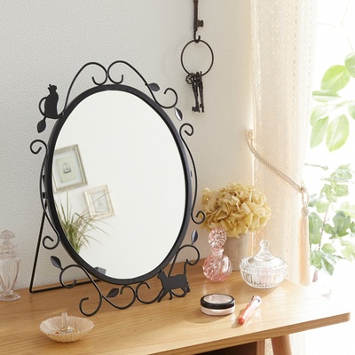 黒猫の卓上ミラー