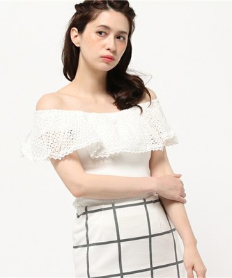 フリルオフショルトップス