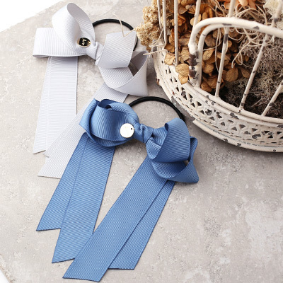 流れるカールリボンのヘアゴム