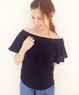 オフショルフリル半袖Tシャツ