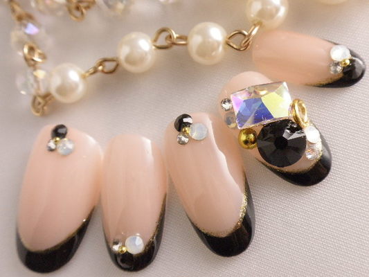 極細フレンチ薬指ビジュー盛り