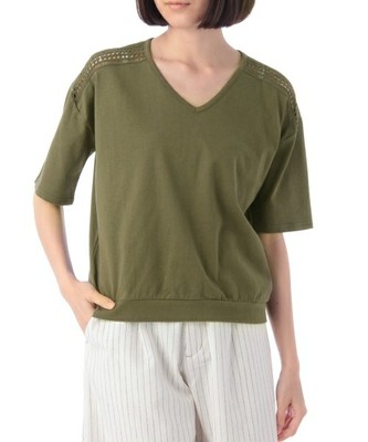 肩レースカットソー