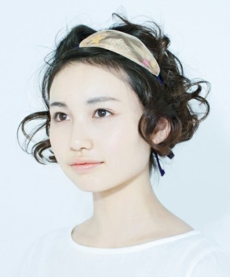 モチーフがギュッとつまった　チュールのヘアアクセサリー