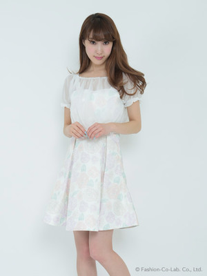 サテンフラワーワンピ