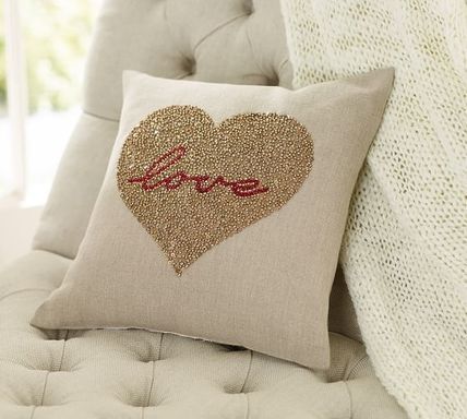 【Pottery Barn】Love Beaded クッション★
