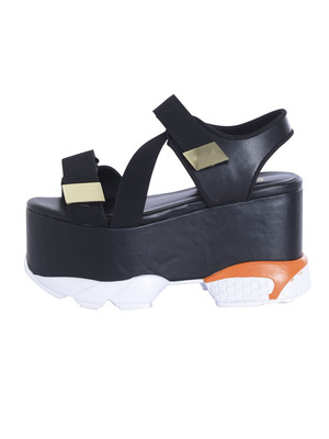 スニーカーサンダル