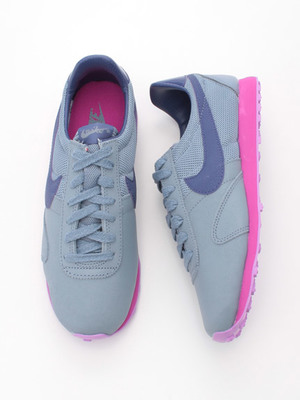 emmi【NIKE】NIKE WMNS PRE MONTREAL RCR VNTG