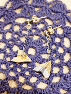 紙ヒコーキピアス