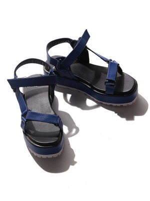 スポーティー細ストラップサンダル