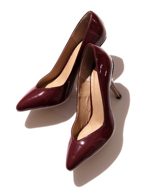 Vカットパンプス