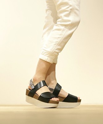 And A　フットベッドサンダル