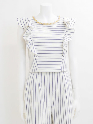 DazyClair (デイジークレア)  【宮田聡子さんカタログ着用】衿チェーンラッフルトップス