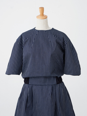 細縞のルール ブラウス