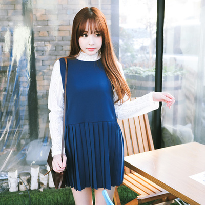 プリーツデザインミニ丈ワンピース