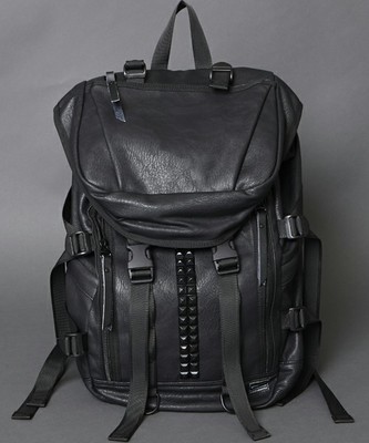 ENIGMA フェイクレザーセンタースタッズリュック