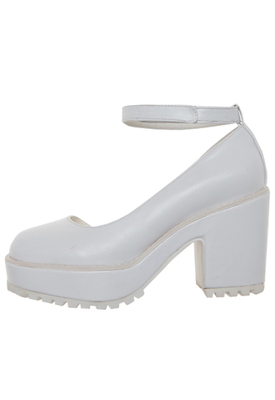 アンクルストラップチャンキーヒール