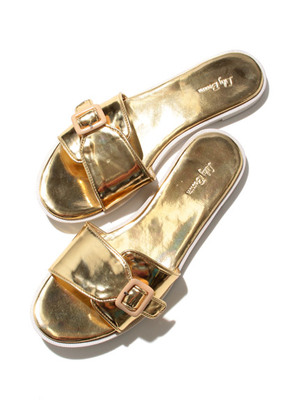 エナメルフラットサンダル