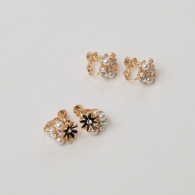 フラワーストーンイヤリング