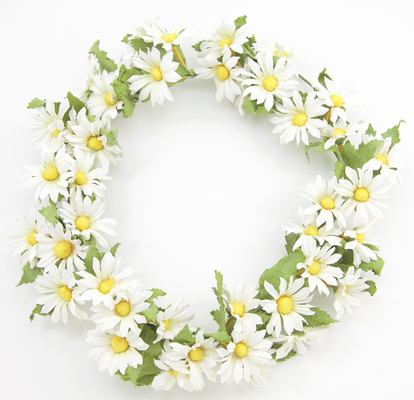 mini marguerite wreath