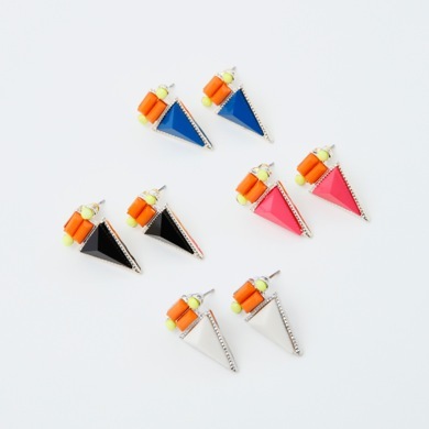 トライアングルピアス