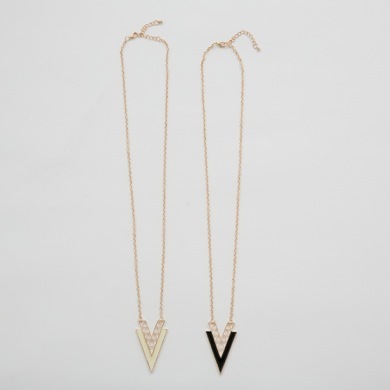 トライアングルネックレス