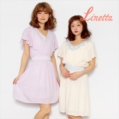Linetta 袖フレアVネック刺繍ワンピース