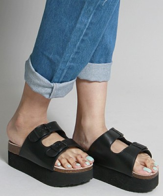 厚底ベルトサンダル