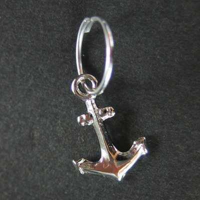 ネイルピアス 碇