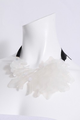 フラワーモチーフネックレス