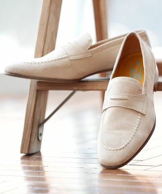 スウェードローファー